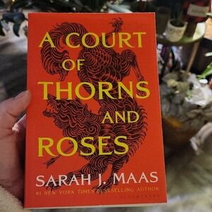 A Court of Thorns and Roses Book